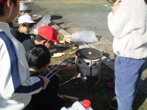 全校縦割り芋煮会①