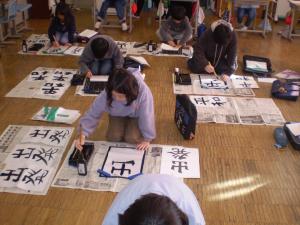 縦割り書き初め会②